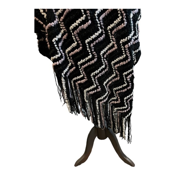**Last Chance**| bcbg | Black / Silver Chevron Fringe Poncho Shawl Wrap OSFA - Picture 3 of 7